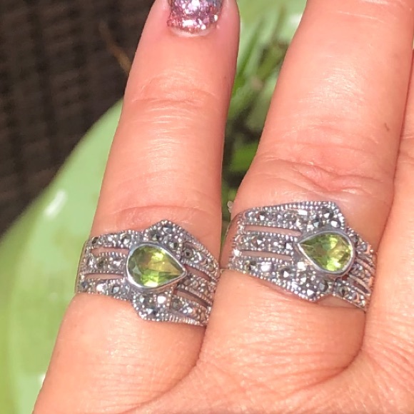L25: set of 2 unique pear shape E/W set peridot rings w/ marcasite - solid 925 - Picture 12 of 14